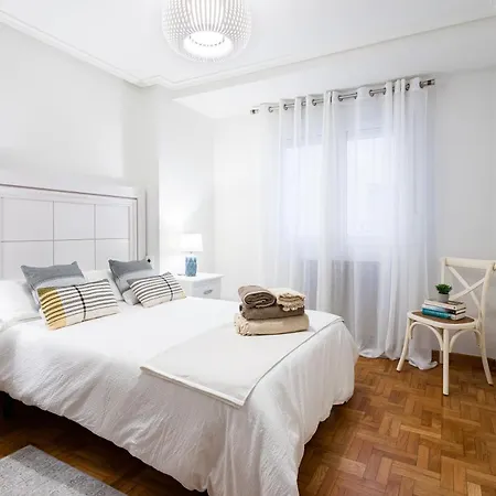 Primera Linea De Playa Con Plaza De Garaje Y Wifi Appartamento Gijón